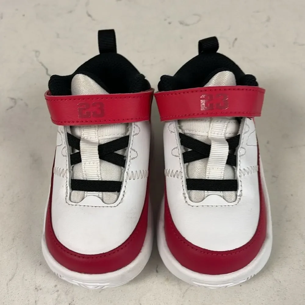JORDAN MAX AURA 3 PS 'WHITE VERY BERRY' Size 5C DA8023-106